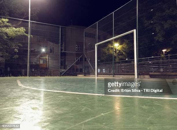 soccer ball court - soccer field empty night imagens e fotografias de stock