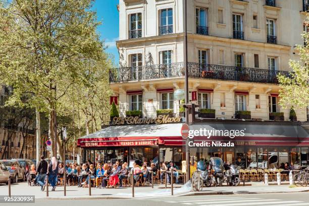 street cafe in paris, france - paris restaurant stock pictures, royalty-free photos & images