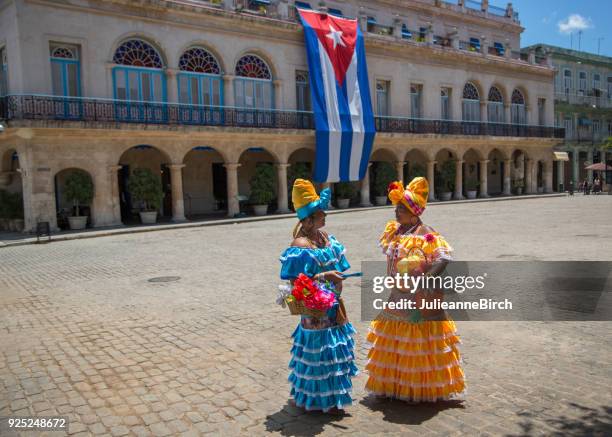 fleur mesdames, plaza de armas, la havane, cuba - cuban culture photos et images de collection