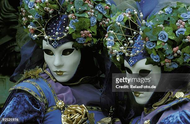couple of beautiful female masks at carnival in venice (xxl) - magnoliophyta 個照片及圖片檔