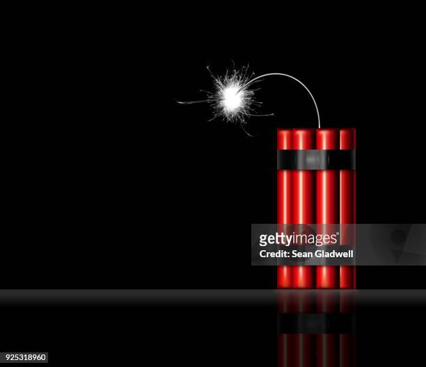 sticks of red dynamite - detonator - fotografias e filmes do acervo