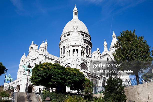 basilique du sacré-coeur de montmartre - arbre coeur stock pictures, royalty-free photos & images
