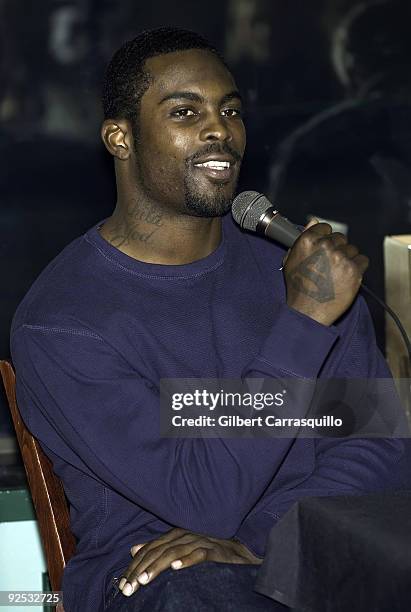 Philadelphia Eagles quarterback Michael Vick is seen at Vesuvio Restaurant on October 29, 2009 in Philadelphia, Pennsylvania.