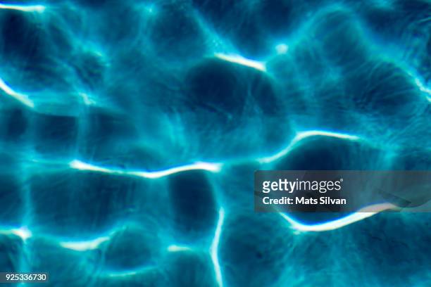 water surface with sunlight - reflection photos et images de collection