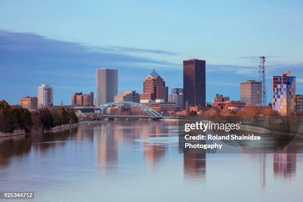 rochester skyline - rochester new york stockfoto's en -beelden