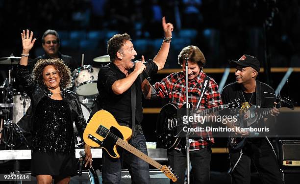 Darlene Love, Bruce Springsteen, John Fogerty and Tom Morello perform onstage at the 25th Anniversary Rock & Roll Hall of Fame Concert at Madison...