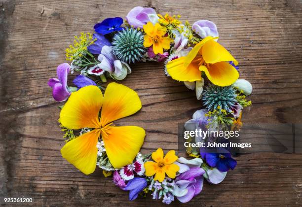 colorful flower wreath - solsticio de verano fotografías e imágenes de stock