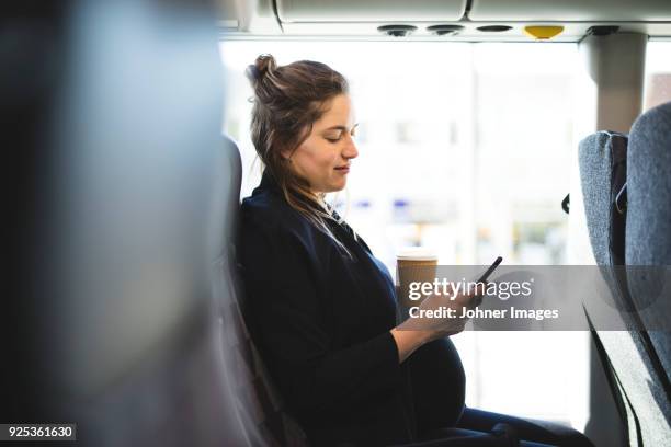 pregnant woman traveling by bus - pregnant coffee 個照片及圖片檔