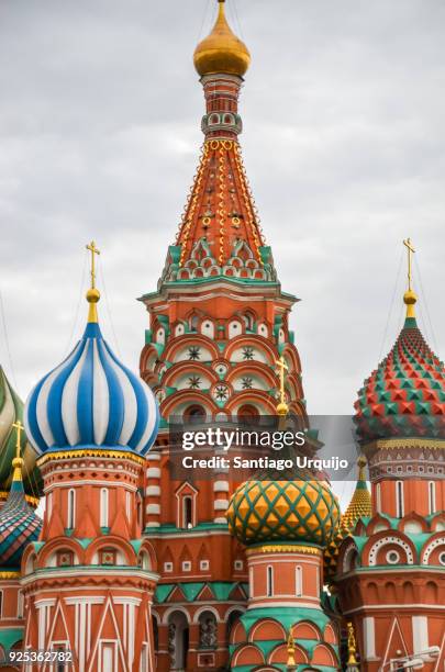 domes of st basil's cathedral - moscow skyline stock pictures, royalty-free photos & images
