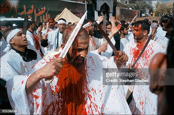 Despite the religious and political ban on traditionnal Ashura self-flagellation by the Hezbollah, shiite muslims come in large numbers to flagellate...