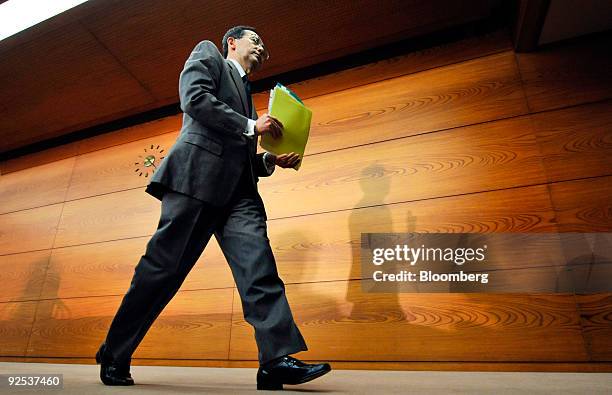 Masaaki Shirakawa, governor of the Bank of Japan, leaves a news conference in Tokyo, Japan, on Friday, Oct. 30, 2009. The Bank of Japan said it will...