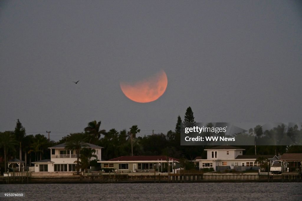 Eclipse moonset