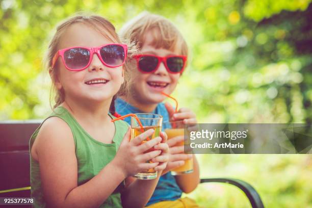 children drinking juice - shade stock pictures, royalty-free photos & images