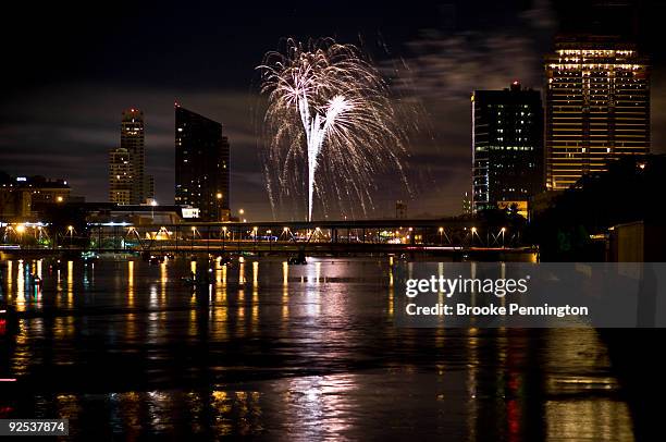 fireworks rain down - grand rapids michigan bildbanksfoton och bilder