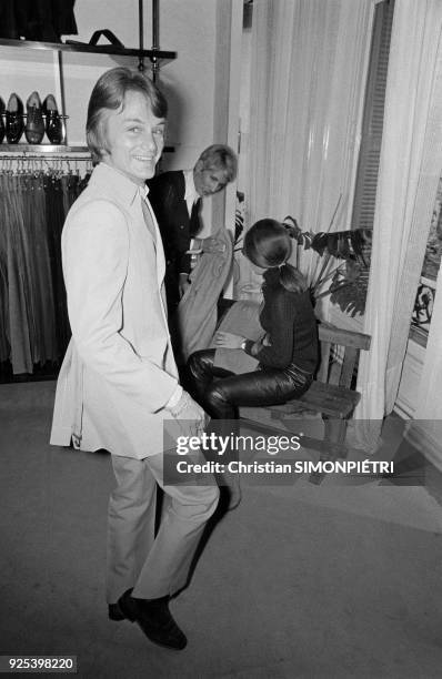 Paris - French singer Claude François trying some clothes with his partner the Italian record producer and former singer : Caterina Caselli