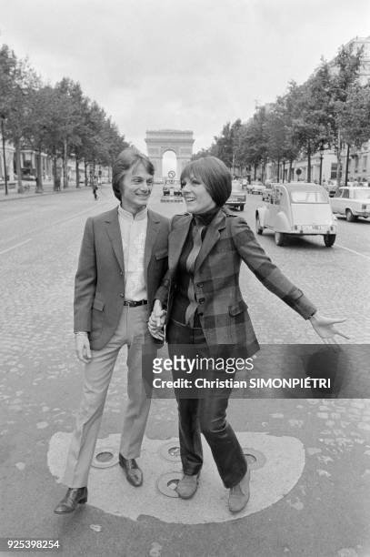 Paris - French singer Claude François with his partner the Italian record producer and former singer : Caterina Caselli