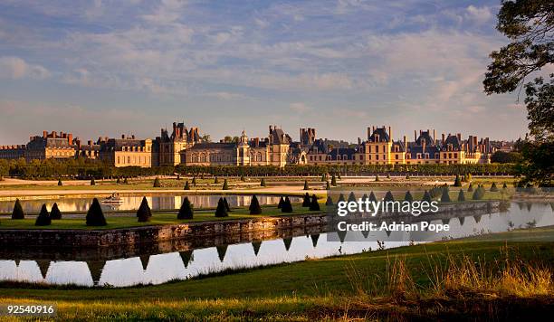 fontainebleau chateau - fontainebleau stock pictures, royalty-free photos & images