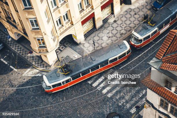 straßenbahn in prag - prag stock-fotos und bilder