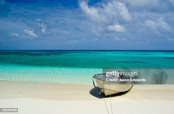 east diamond island, coral sea islands territory, australia. - aluminum boat stock-fotos und bilder