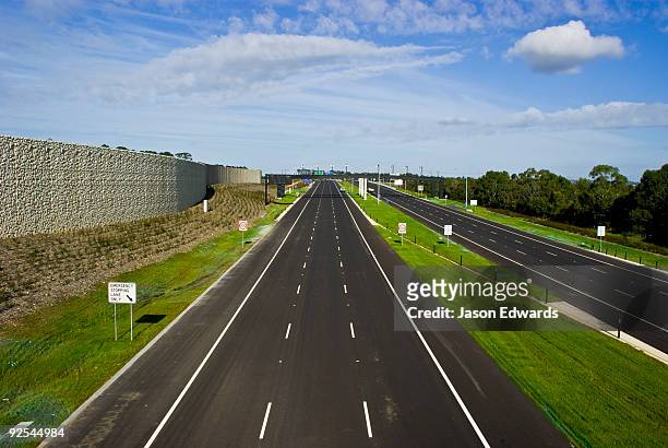 eastern and southeastern suburbs, melbourne, victoria, australia. - two lane highway fotografías e imágenes de stock