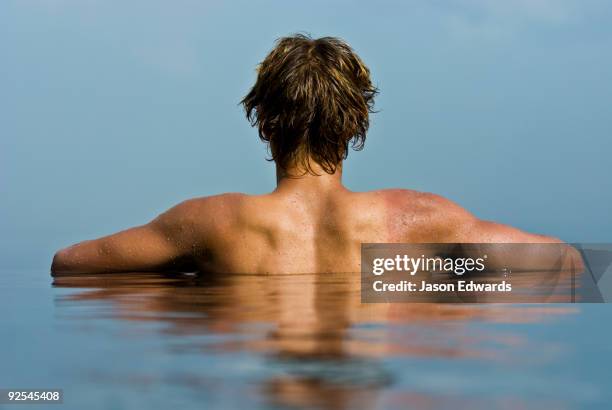 bingin, bali, indonesia. - hairy back man stockfoto's en -beelden