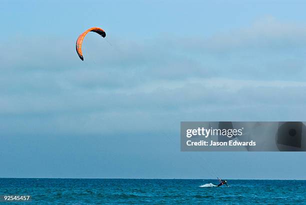 point danger, cosy corner, torquay, victoria, australia. - kiteboarding fotografías e imágenes de stock