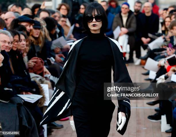 Model presents a creation for Guy Laroche during the 2018/2019 fall/winter collection fashion show on February 28, 2018 in Paris. / AFP PHOTO /...