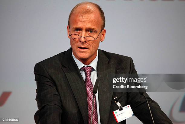 Tom Enders, chief executive officer of Airbus Industries SAS, speaks to journalists at a news conference in Hamburg, Germany, on Friday, Oct. 30,...