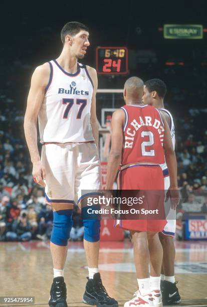 Gheorghe Muresan of the Washington Bullets looks over the top of Pooh Richardson of the Los Angeles Clippers during an NBA basketball game circa 1995...