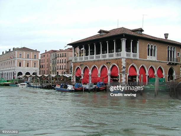 venice rialto market - rialto bridge stock pictures, royalty-free photos & images