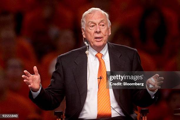 Billionaire hedge-fund manager T. Boone Pickens speaks during a town hall meeting at Oklahoma State University's Gallagher-Iba Arena in Stillwater,...