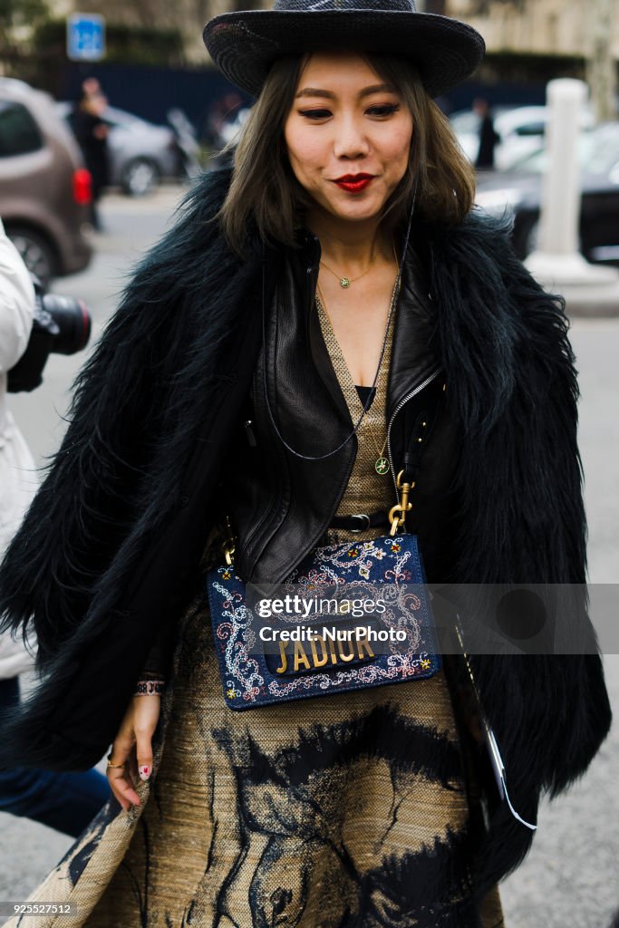 Street Style : Paris Fashion Week Womenswear Fall/Winter 2018/2019 : Day Two