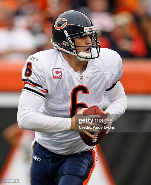 Jay Cutler of the Chicago Bears throws the ball during the NFL game against the Cincinnati Bengals at Paul Brown Stadium on October 25, 2009 in...