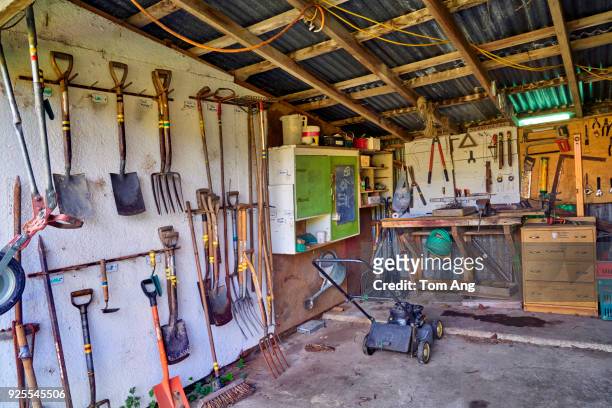 tool shed of small holding famr - garden shed stock-fotos und bilder