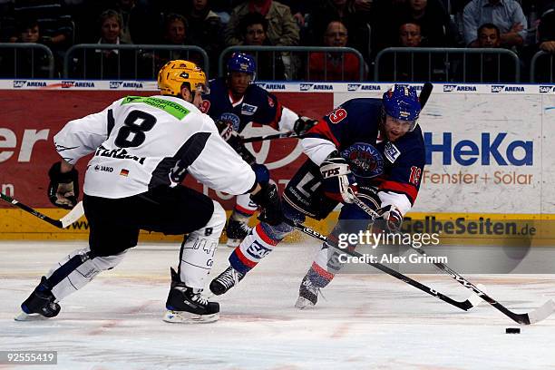 Colin Beardsmore 19 of Mannheim is challenged by Sebastian Osterloh of Frankfurt during the DEL match between Adler Mannheim and Frankfurt Lions at...