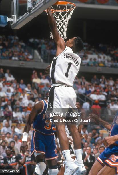 Rod Basketball Rod Strickland Photos and Premium High Res Pictures - Getty Images