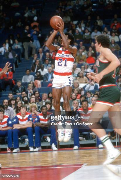Dave Bing of the Washington Bullets shoots against the Milwaukee Bucks during an NBA basketball game circa 1976 at the Capital Centre in Landover,...