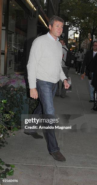 Russian billionaire Roman Abramovich appears after lunch at the restaurant Nello's on October 30, 2009 in New York City.