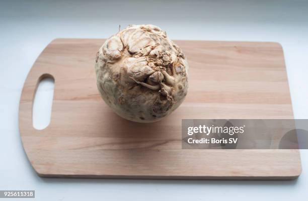 making celeriac bake - knolselderij stockfoto's en -beelden