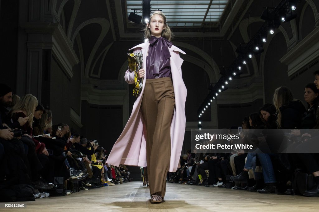 Rochas : Runway - Paris Fashion Week Womenswear Fall/Winter 2018/2019