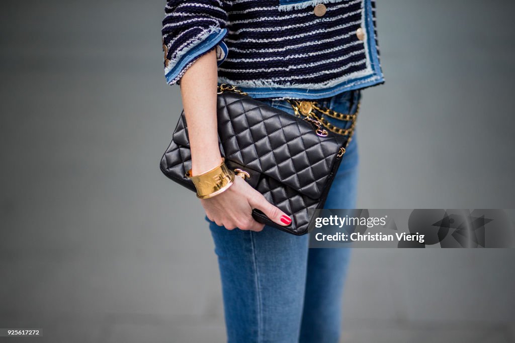 Street Style : Paris Fashion Week Womenswear Fall/Winter 2018/2019 : Day Two