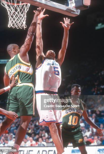 Juwan Howard of the Washington Bullets in action against the Seattle Supersonics during an NBA basketball game circa 1995 at the US Airways Arena in...