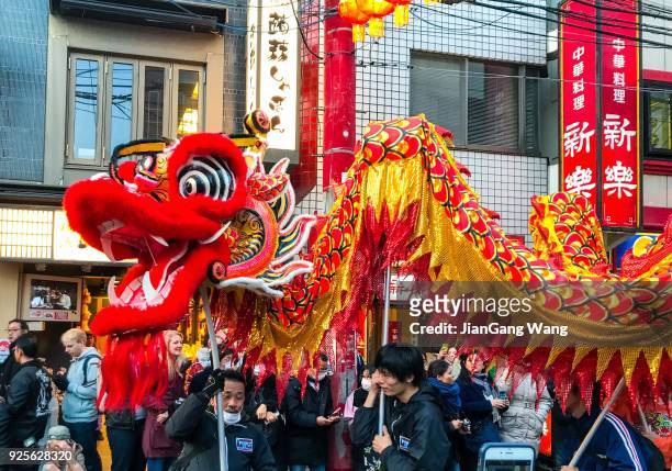 kinesiska nyåret parade - dragon dance i yokohama chinatown - yokohama chinatown bildbanksfoton och bilder