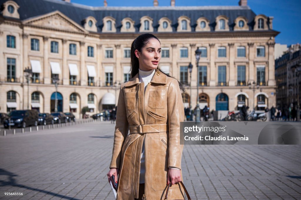 Street Style : Paris Fashion Week Womenswear Fall/Winter 2018/2019 : Day Three