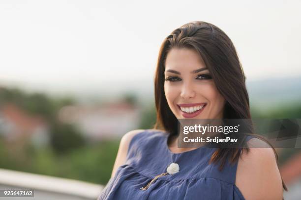 shiny smile - photo shoot makeup stock pictures, royalty-free photos & images