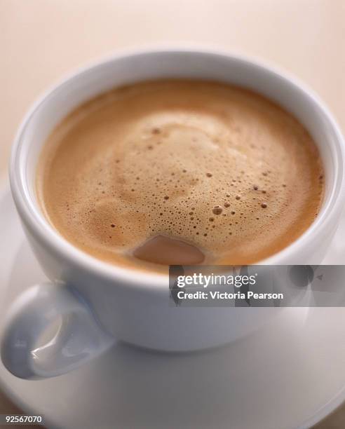 espresso in demitasse cup - coffee foam imagens e fotografias de stock