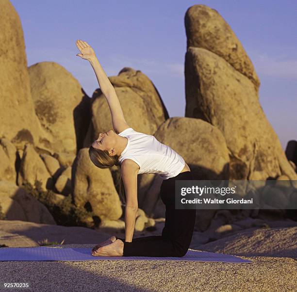 woman stretching - giordani walter stockfoto's en -beelden