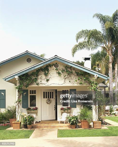 exterior of house , santa barbara , california - bungalow stock-fotos und bilder