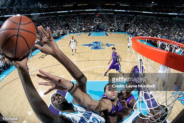 Julian Wright of the New Orleans Hornets shoots over Sean May of the Sacramento Kings on October 30, 2009 at the New Orleans Arena in New Orleans,...