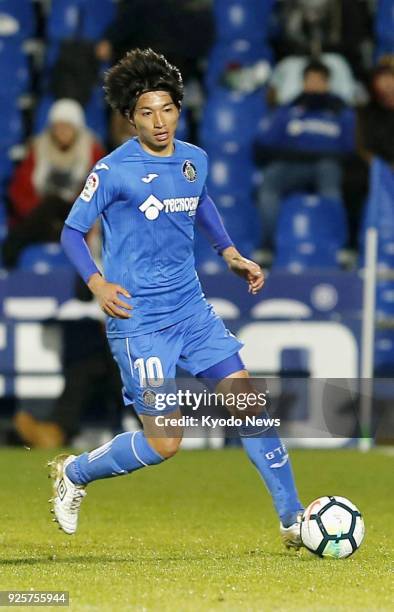 Getafe's Gaku Shibasaki attacks with the ball during his team's 3-0 win over Deportivo La Coruna in La Liga in Getafe, Spain, on Feb. 28, 2018....